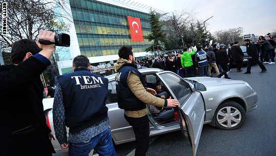 إصابة 23 شخصا في انفجار سيارة جنوب شرق تركيا