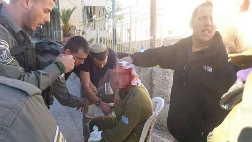 إصابة جنديين صهيونيين بعملية طعن في الخليل