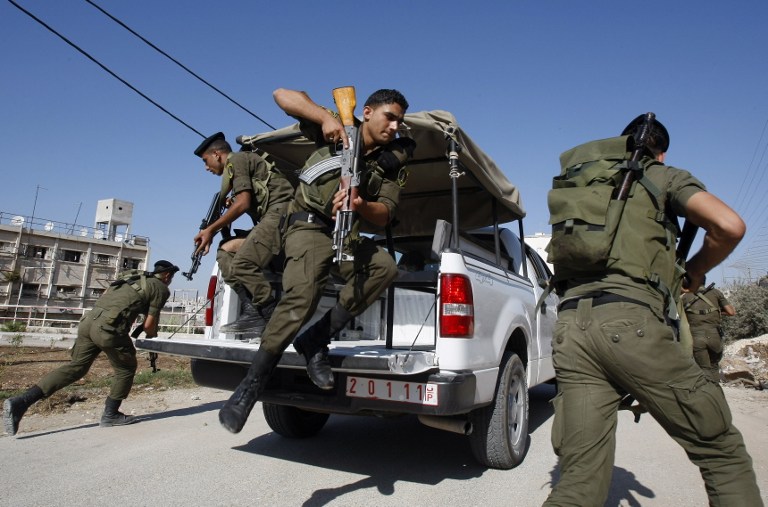 أجهزة السلطة تُصعّد اعتقالاتها السياسية في الضفة الغربية