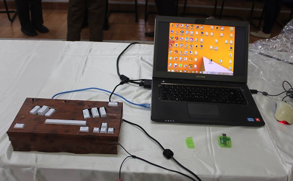 طلبة فلسطينيون يخترعون جهاز بريل كيبورد للأشخاص المكفوفين