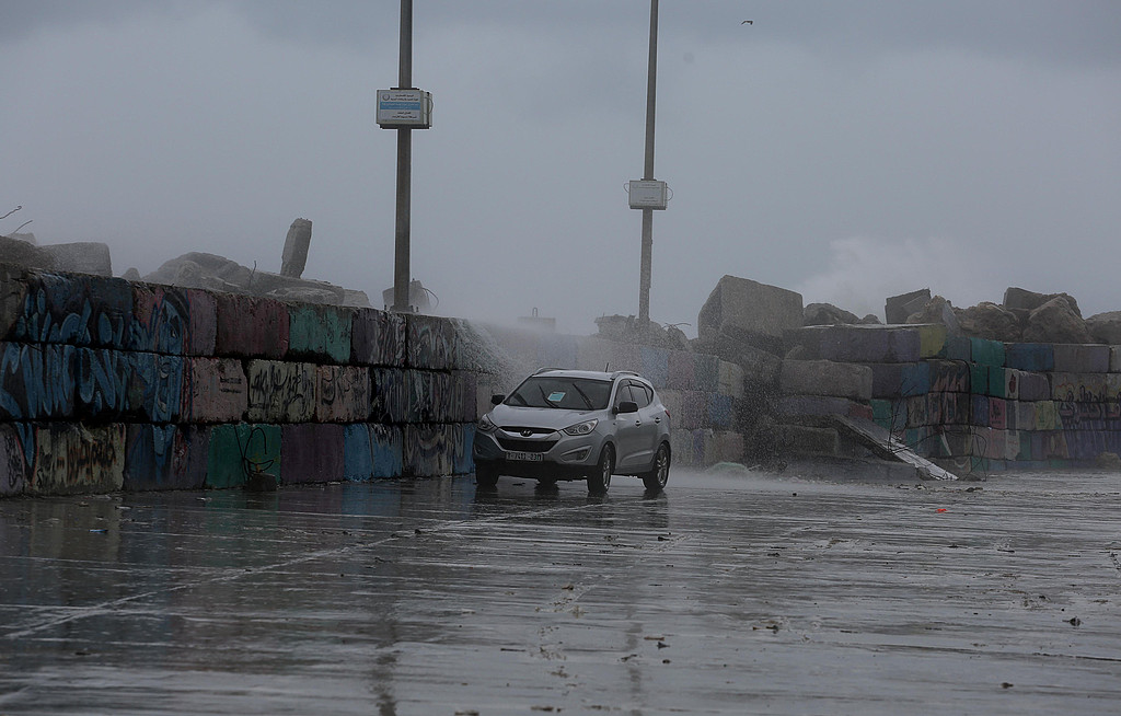 بلدية غزة: طواقمنا تعمل على مدار الساعة لمواجهة المنخفض الجوي