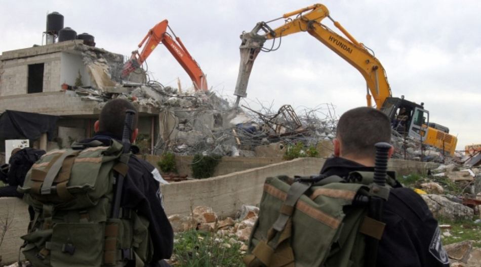 الاحتلال يهدم مدرسة ومنشآت بنابلس وبناية سكنية في القدس