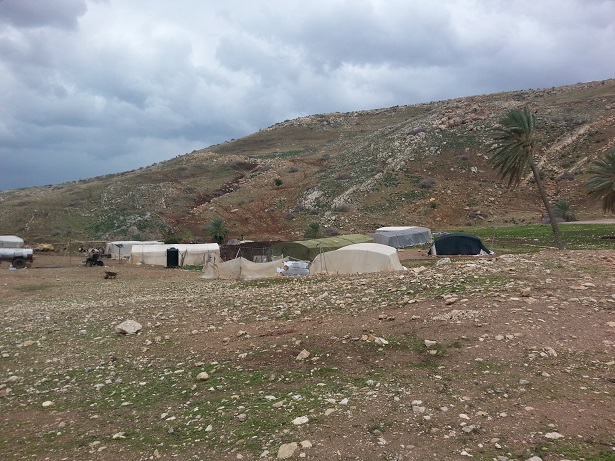الاحتلال يُخطر عائلات لمغادرة منازلهم في الأغوار