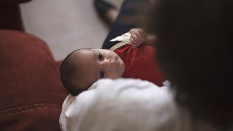 بلدة إيطالية تشهد أول ولادة لطفل منذ 28 عاما