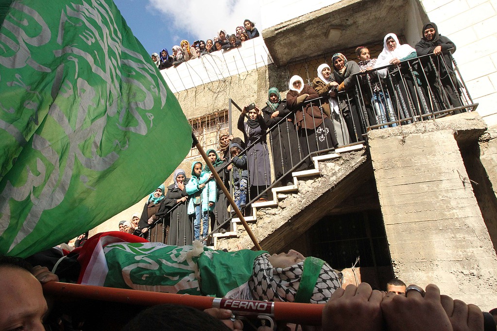 الاحتلال يسلم جثامين 3 شهداء من القدس وبيت لحم