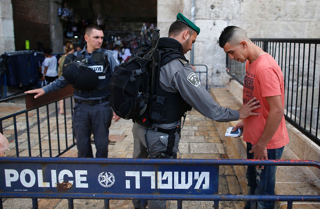 أوتشا: الاحتلال يخنق القدس والضفة بـ593 حاجزًا عسكريًّا