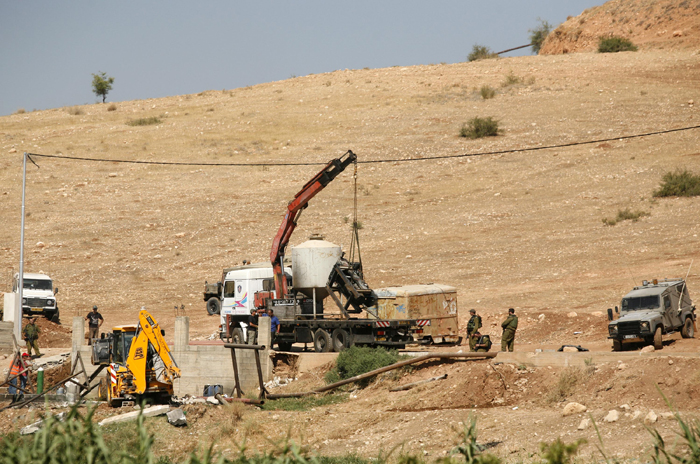 الاحتلال يدمر طريق خربة الحديدية في الأغوار الشمالية