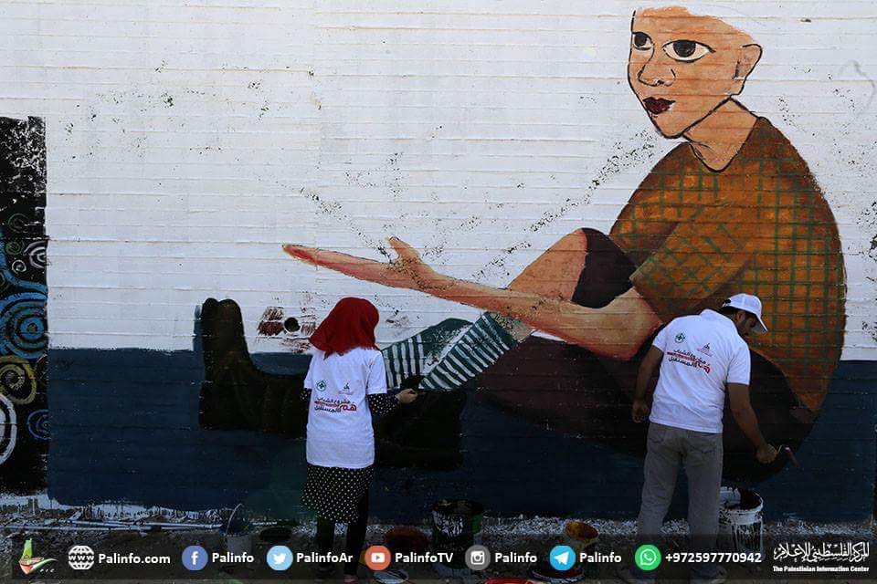 فنانو غزة يرسمون لوحات عن الشباب والسلام والأمن في يوم السلام العالمي