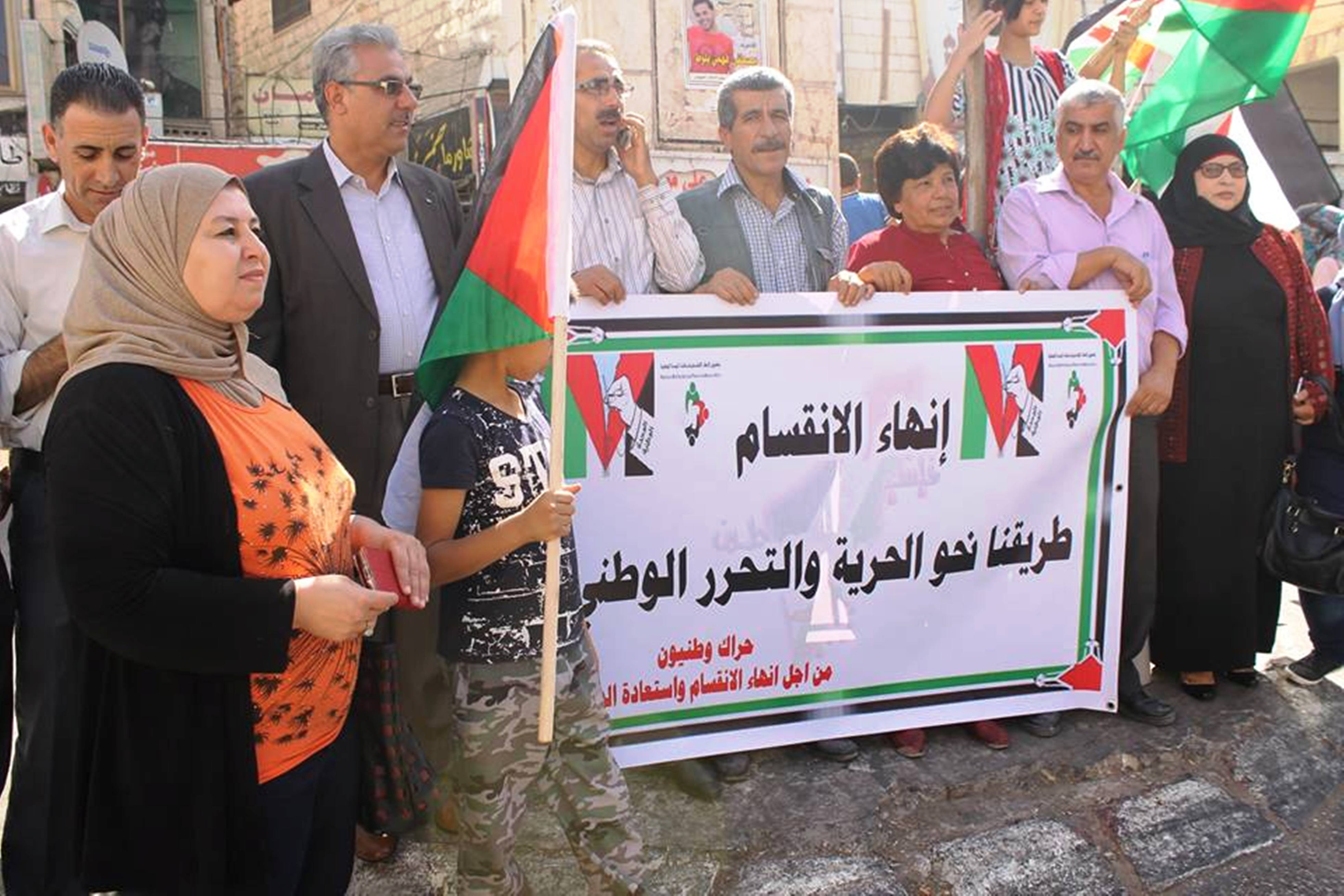 وقفات متزامنة في غزة ورام الله للمطالبة بإنهاء الانقسام