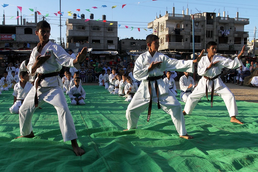حفل تخرج لاعبي الكاراتيه في نادي رفح