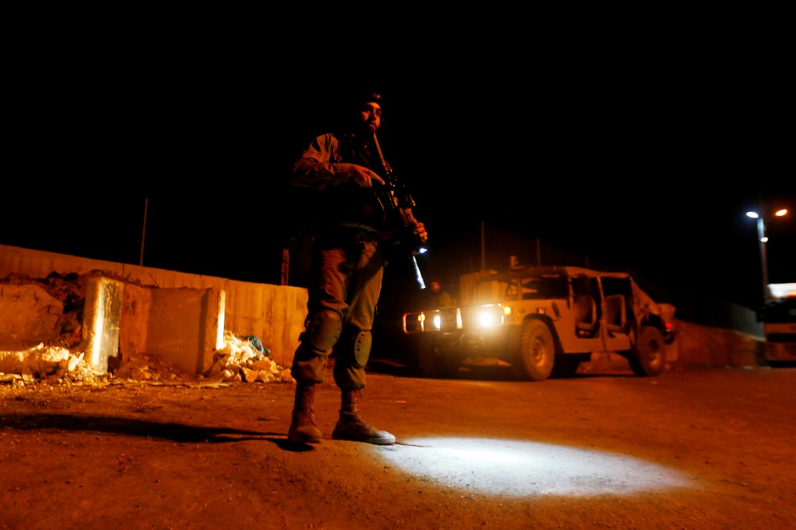 إصابة جندي صهيوني باشتباك مسلح في بلاطة واعتقال 6 شبان بالضفة