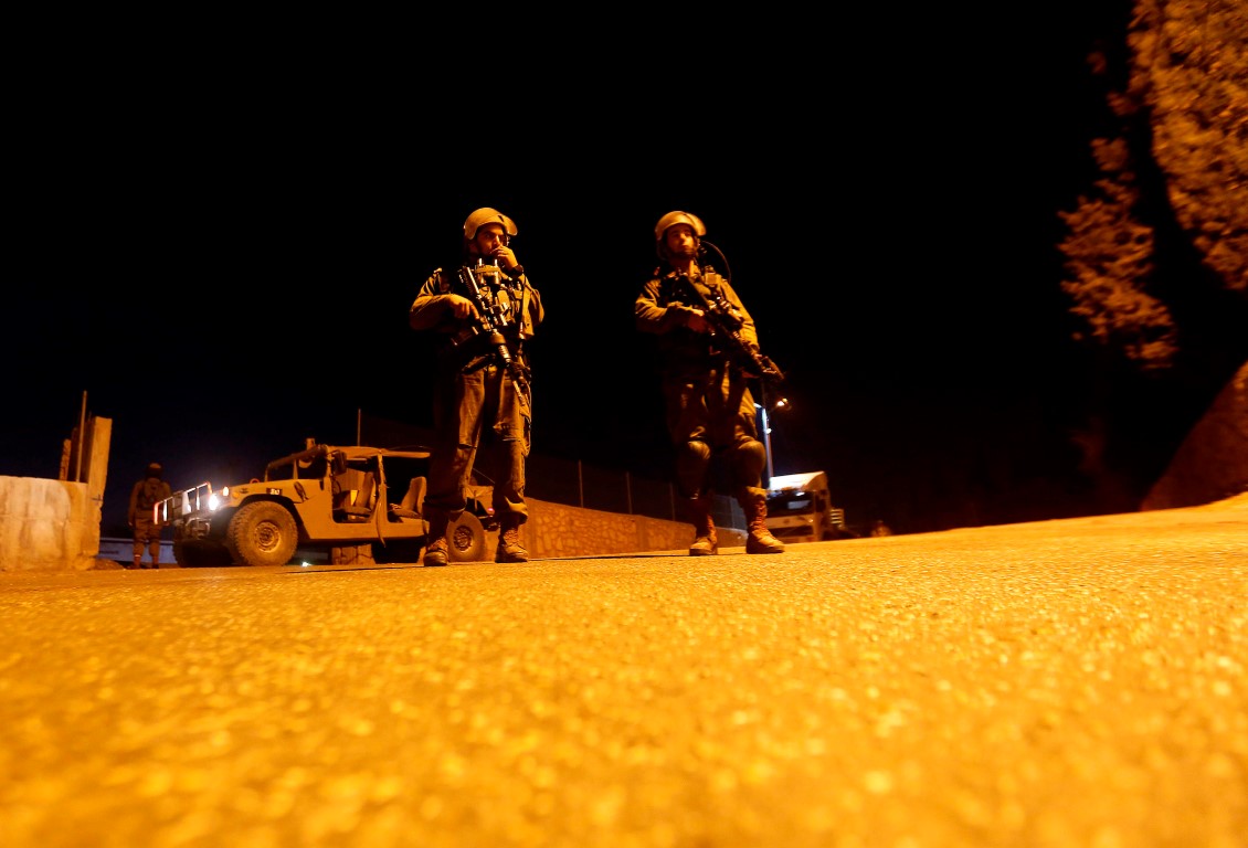الاحتلال يعتقل 17 فلسطينياً في الضفة الغربية