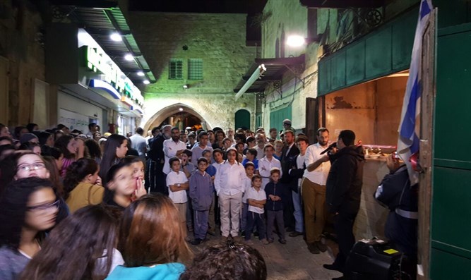 افتتاح مقهى مجاني لجنود الاحتلال بشارع الواد في القدس القديمة