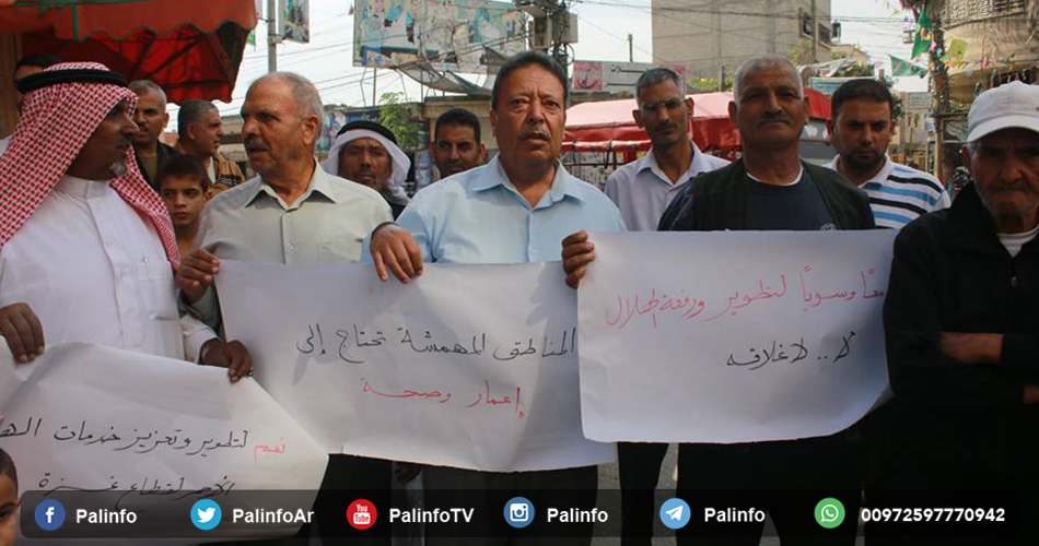 أهالي عبسان ينظمون وقفة للمطالبة بتوفير الرعاية الصحية اللازمة لهم