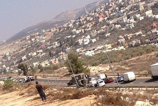الاحتلال ينصب حاجزا عسكريا على مدخل مدينة دورا جنوب الخليل
