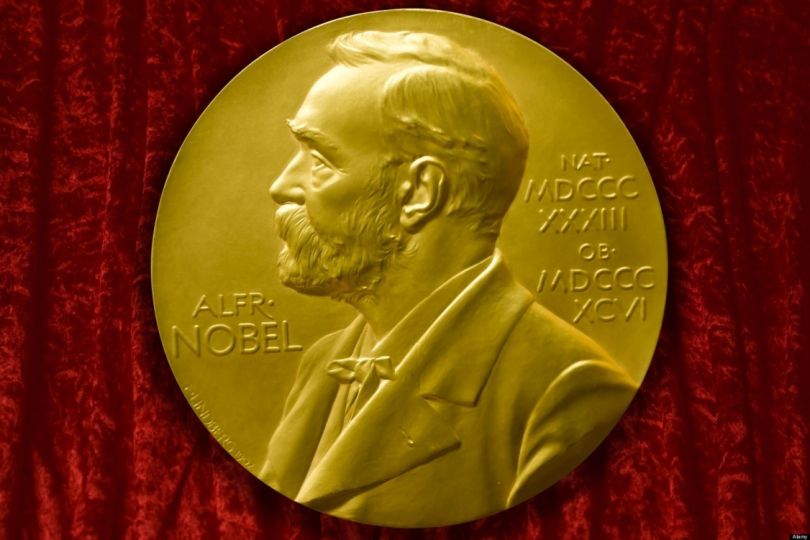 3 علماء يتقاسمون جائزة نوبل في الكيمياء