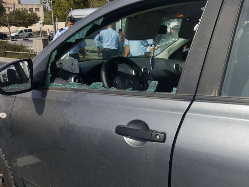 مقاومون يطلقون النار على سيارة للمستوطنين قرب رام الله