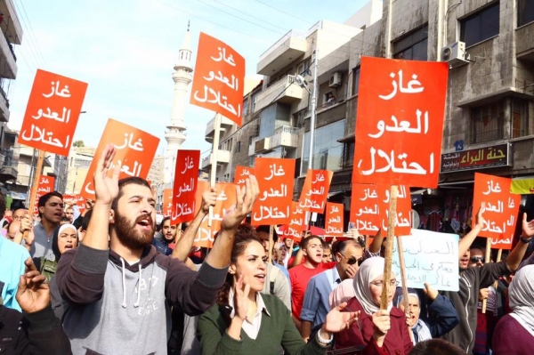 آلاف الأردنيين يشاركون في مسيرة رافضة لاتفاقية الغاز مع الاحتلال