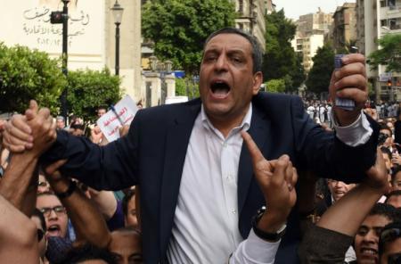 الحبس عامين لـ3 صحفيين مصريين بينهم النقيب