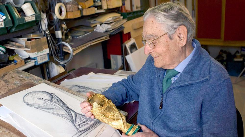 سيلفيو غازانيغا مصمم كأس العالم يفارق الحياة