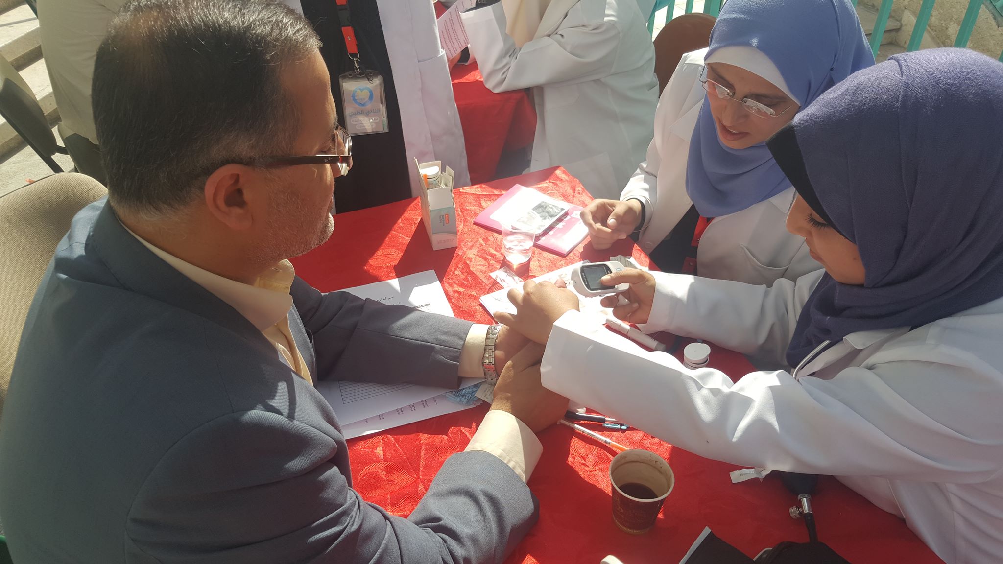 طب الإسلامية بغزة تواصل حملتها التوعوية حياتك بدون سكر 