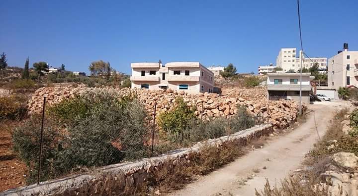 الاحتلال يخطر بوقف بناء 6 منازل في الخضر جنوب بيت لحم