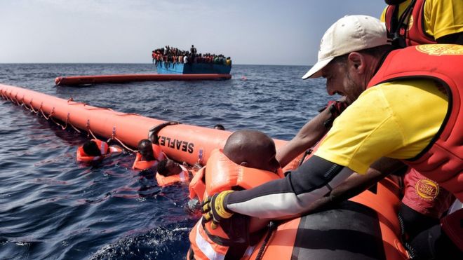 غرق 240 مهاجرًا قبالة السواحل الليبية