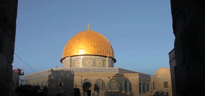 الأذان في القدس.. يصل لأبعد مدى