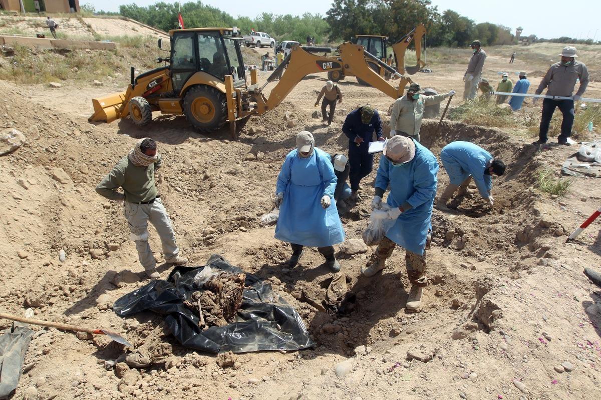 العثور على أول مقبرة جماعية لضحايا داعش جنوب الموصل