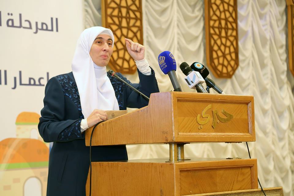 نائب أردنية تتبرع بثلث راتبها لدعم القدس