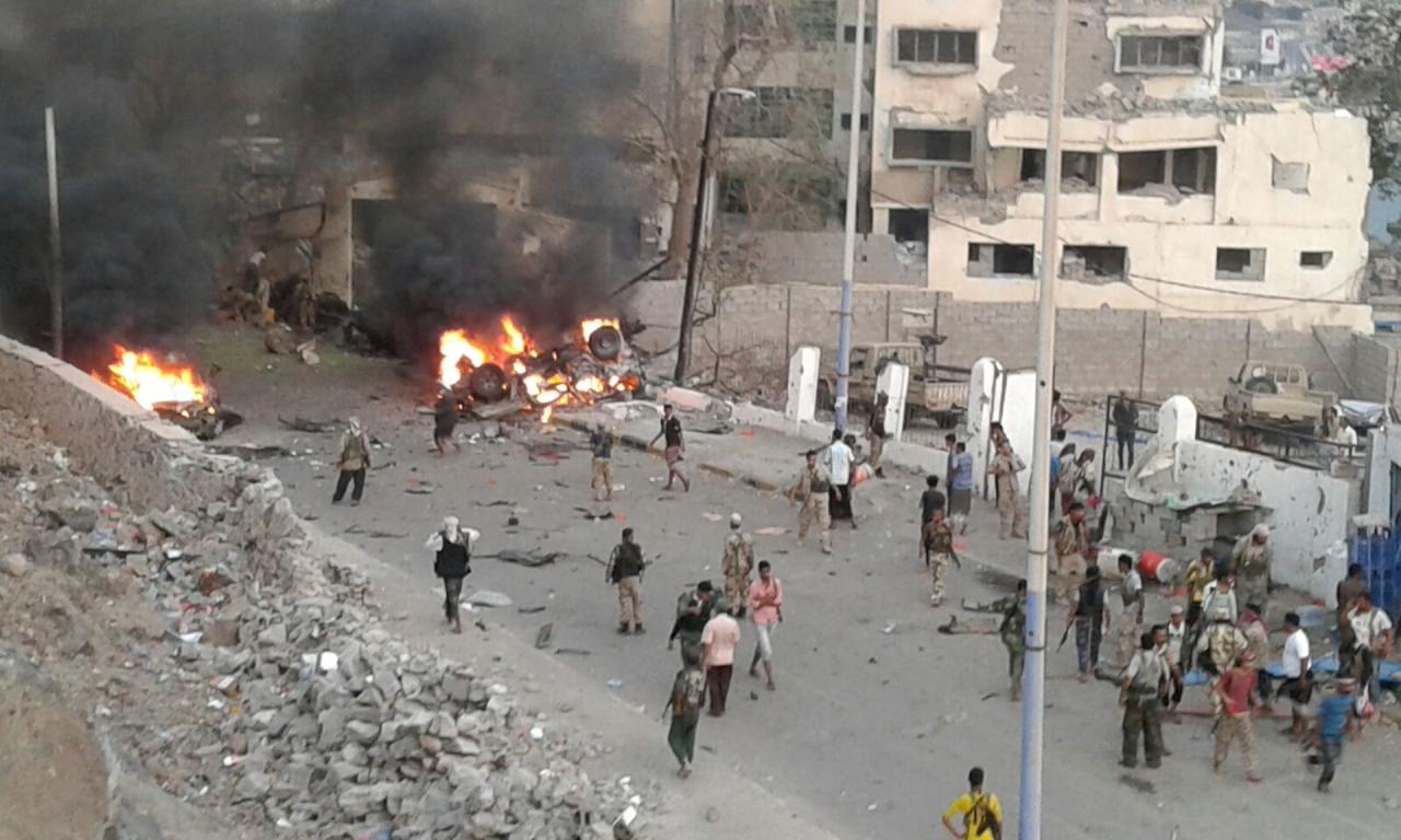50 قتيلاً وجريحاً في انفجار بمعسكر جنود شمالي عدن
