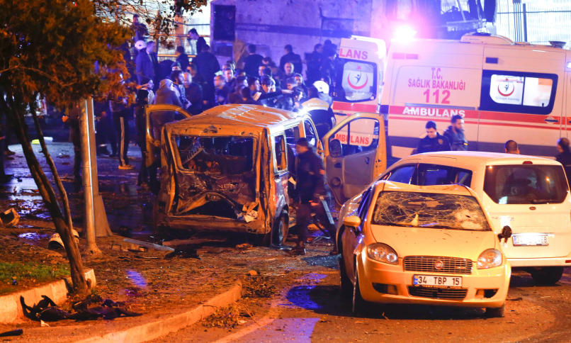 إصابة 20 شرطيا تركيا في انفجار وسط إسطنبول