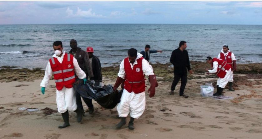 انتشال جثث لمهاجرين قبالة السواحل الليبية