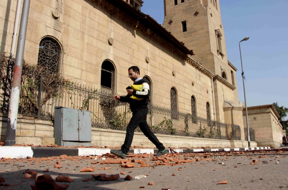 مصر: بؤرة إرهابية تضم 21 شخصاً مسؤولة عن تفجير الكنيستين
