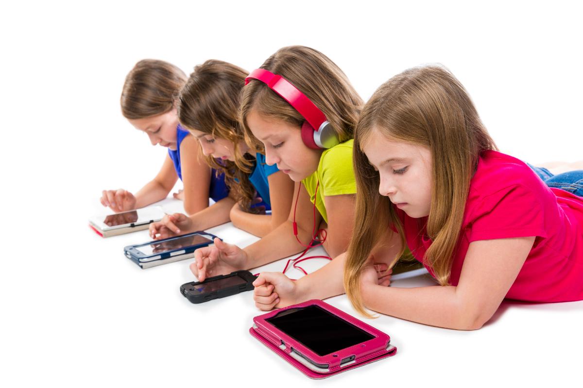التكنولوجيا الرقمية الحديثة لا تدمر أدمغة أبنائنا