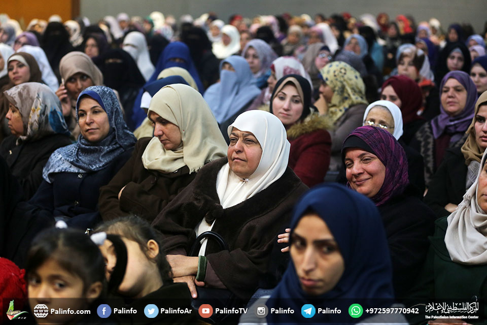 تكريم 450 معلماً متميزا بغزة وسط مطالبات بحقوقهم