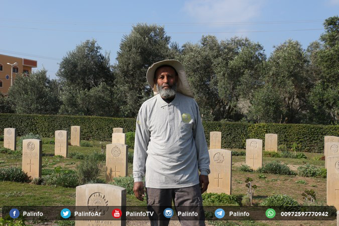 محمد عواجا حارس مقبرة الإنجليز.. شاهد على التاريخ