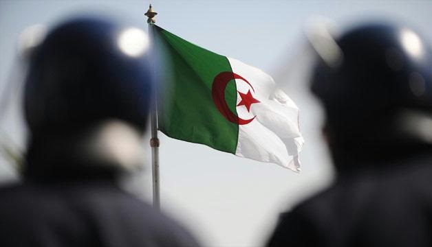 الجزائر: 54 ألف مواطن تورطوا في الإرهاب