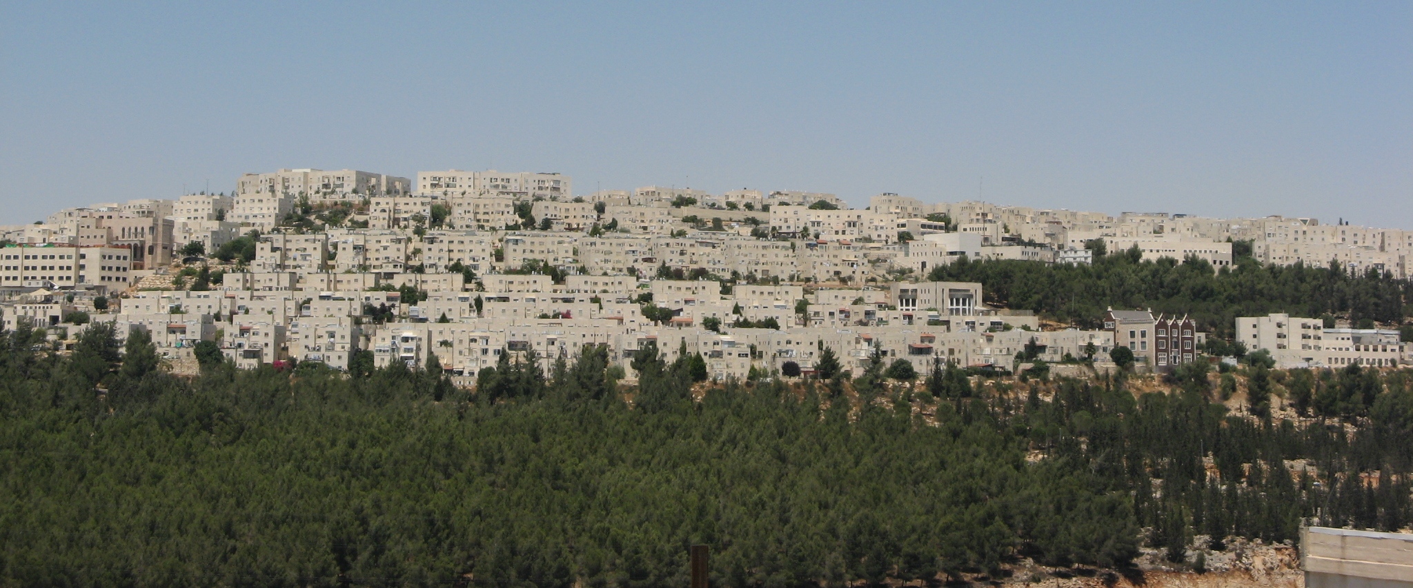 الاحتلال يشرع بتوسيع مستوطنة رمات شلومو