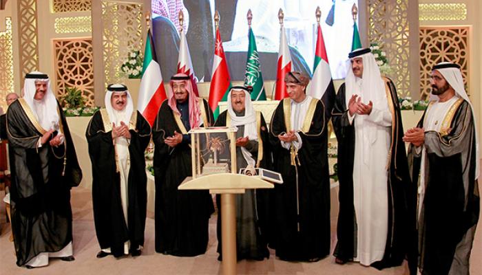 سلمان وتميم يترأسان وفدي بلديهما للقمة الخليجية بالكويت