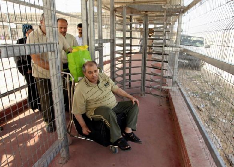 الاحتلال يُفرج عن تاجر من غزة بعد اعتقاله شهرًا