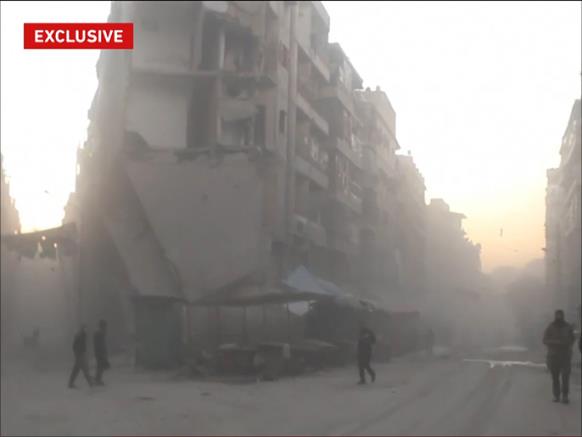 عشرات الضحايا بقصف عنيف بحلب والجثث ملقاة بالشوارع