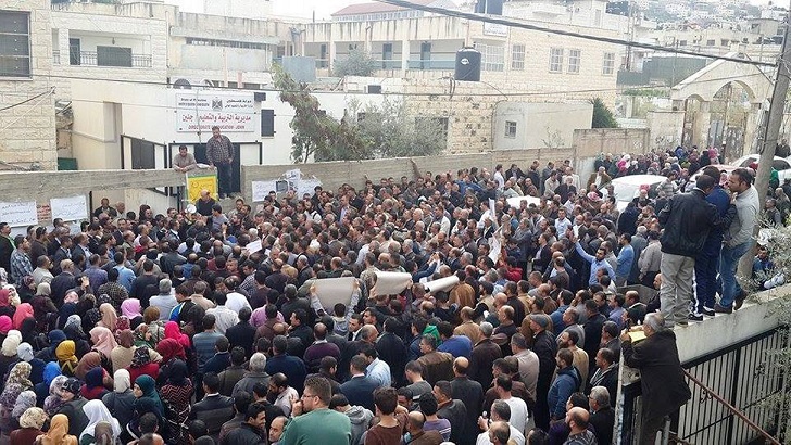 آلاف المعلمين بجنين يعتصمون للمطالبة بحقوقهم