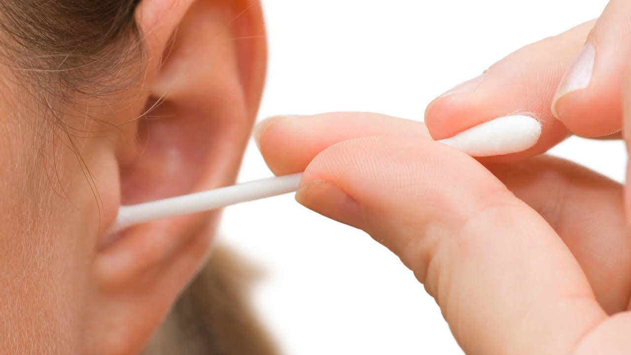 الأعواد القطنية تشكل خطرًا على صحة الأذن!