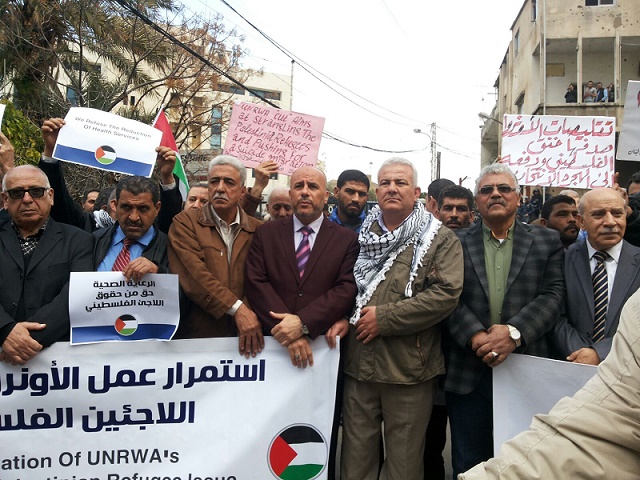 اعتصام للاجئين الفلسطينيين أمام مقر السفارة الأمريكية في بيروت