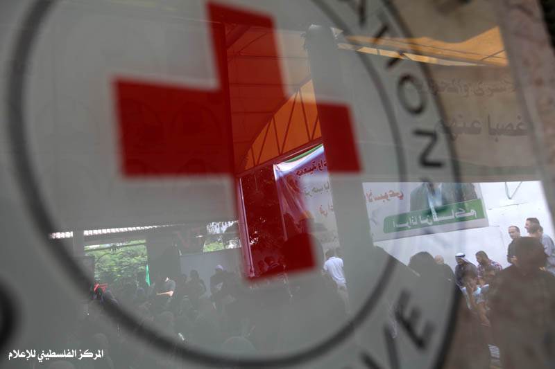 الصليب الأحمر يعدل عن قراره إغلاق مقرّه في غزة