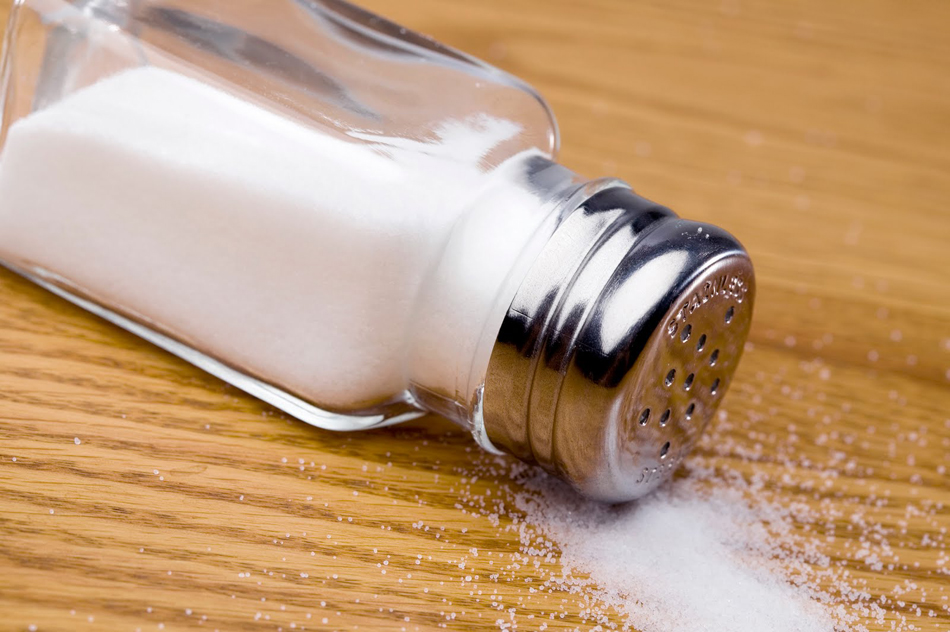زيادة الملح في الطعام ترتبط بارتفاع ضغط الدم