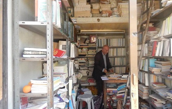 وفاة صاحب أقدم مكتبة في نابلس