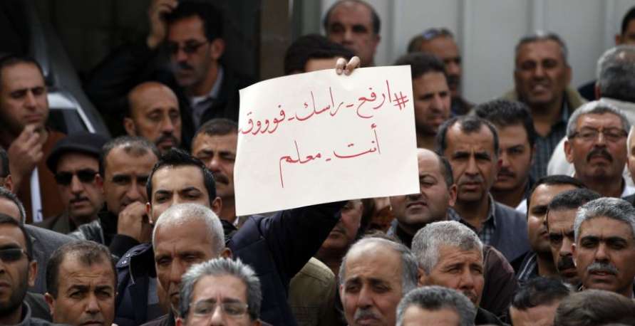 معلمو الضفة يؤكدون استمرار الإضراب ويستعرضون مطالبهم