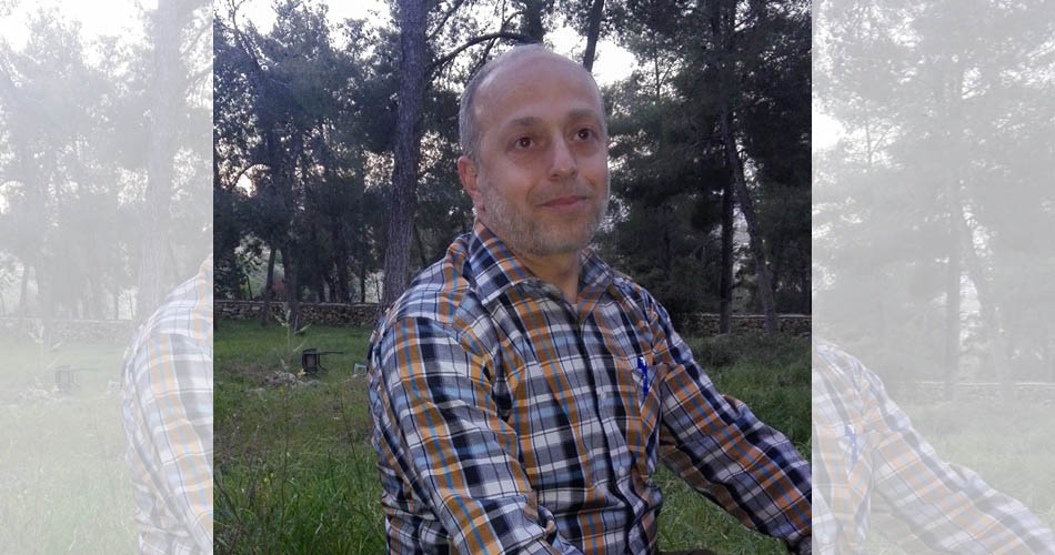 مخابرات السلطة تعتقل مدرسًا في الخليل